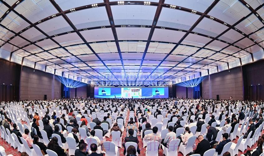 第六届亚足联医学大会会前工作坊首日会议在蓉举行 第六届亚足联医学大会会前工作坊首日会议在蓉举行