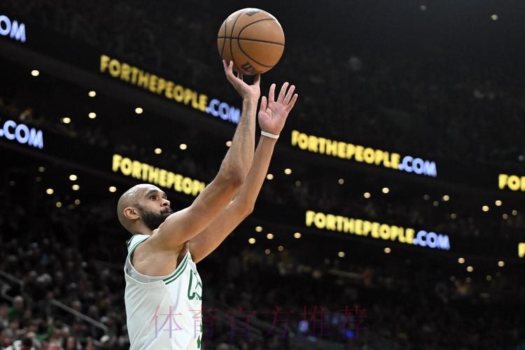 德里克-怀特半场7中0，三分3中0得到2分5篮板2助攻2盖帽